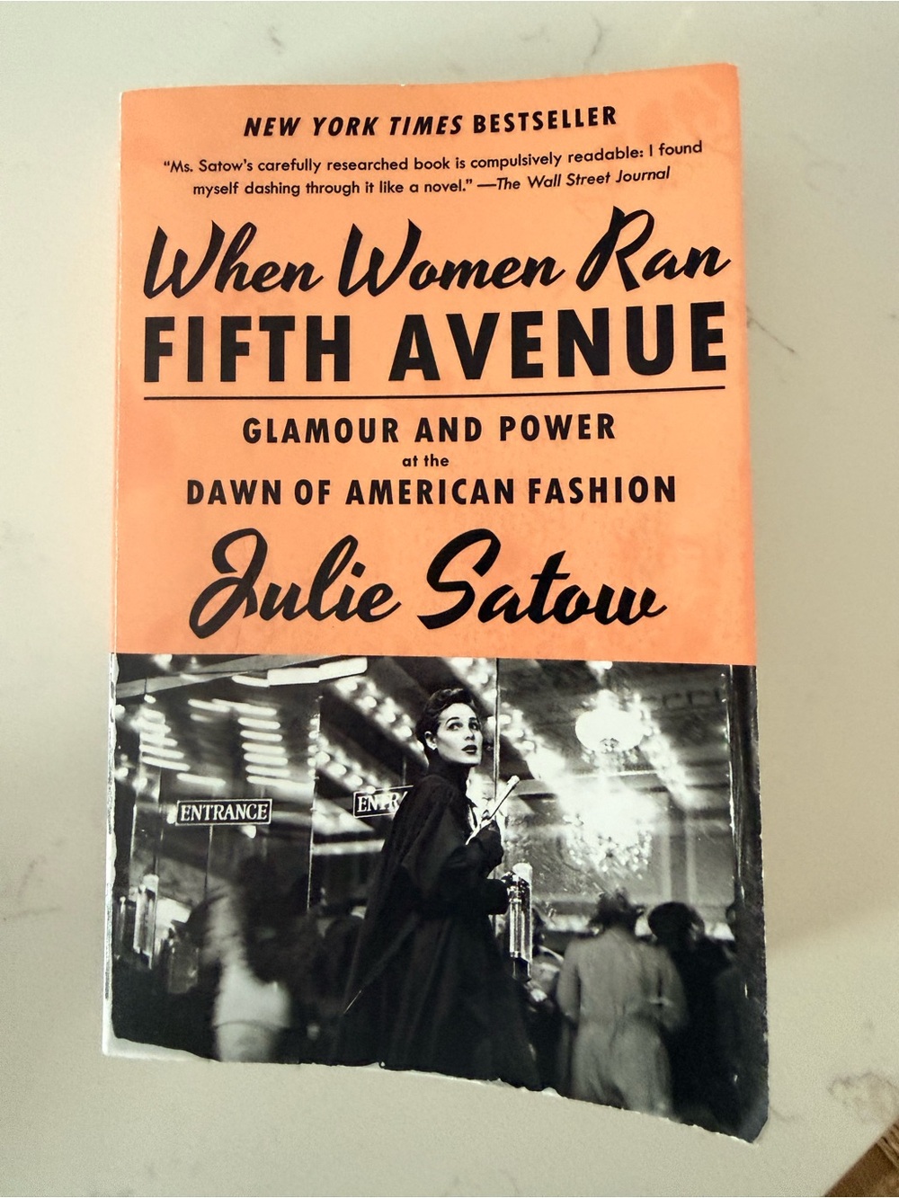 When Women Ran Fifth Avenue by Julie Satow - Paperback